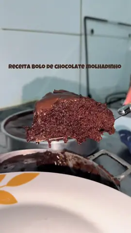Receita bolo de chocolate molhadinho facil #bolodechocolate #receita #receitasimples #chocolate #viralvideotiktok 
