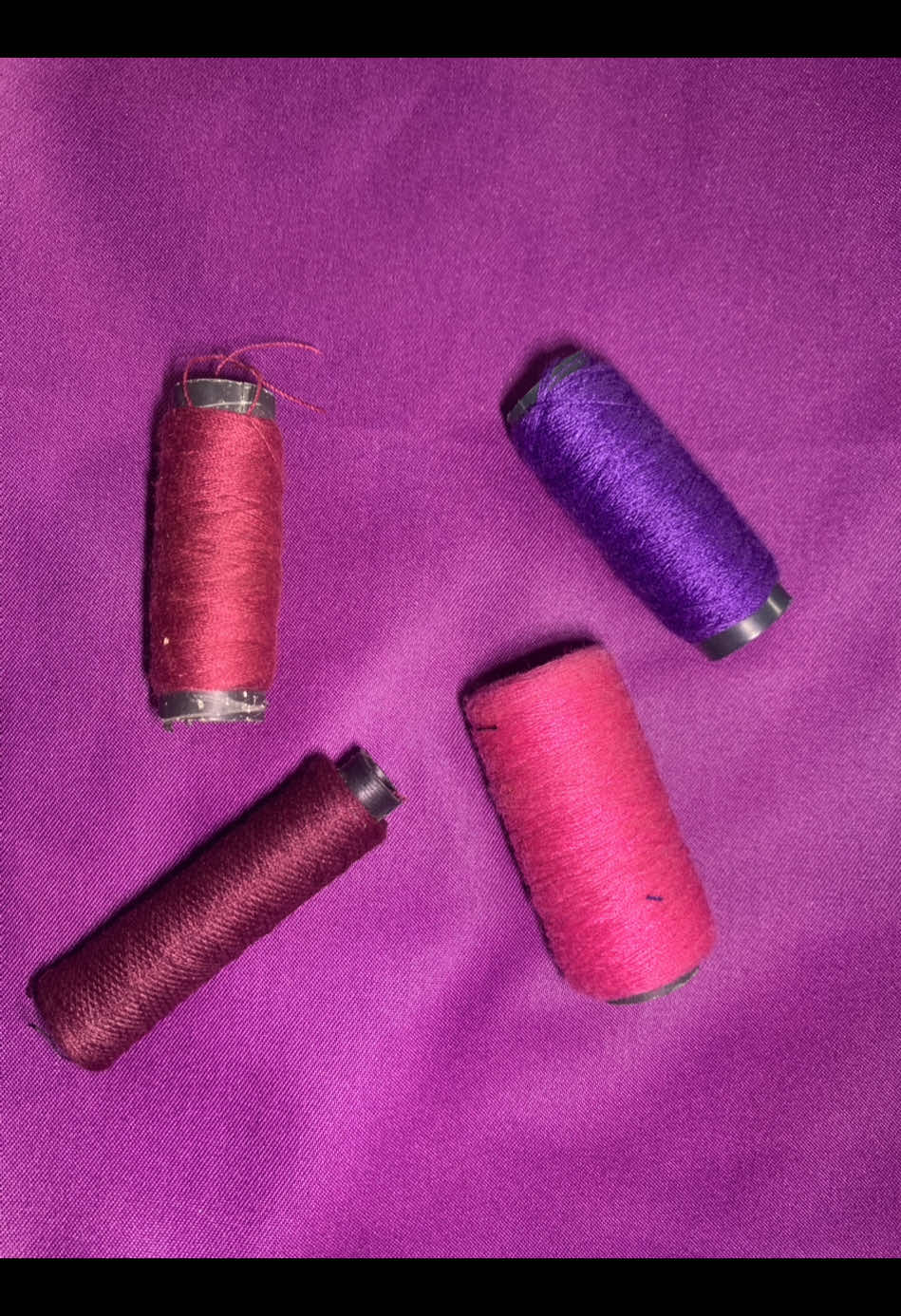 I know my fellow fashion designers can relate😂😂😂 You know that moment when you realize that none of your threads match the color of the fabric you want to work on 🤦🏽‍♂️🤦🏽‍♂️. It’s even more painful if it happens after you just went to the market to get sewing materials…like sebi you would have just bought that colour if you knew!!!!😭😭 #fashiontiktok #viralvideos #relatablevideos #fyp #fashiondesigner #fashiondesignerstruggles #fashiondesignerinibadan 