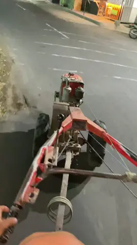 laki laki tidak bercerita,tetapi jam 11 malam naik traktor keliling kota🤣🤣🤣 @Ridwan Clewung @Alfian aji  #fyp #foryou #beranda #foryoupage #trending #viral #humor #traktorsawah #traktor 
