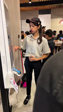 😠😠 #fyp #forupage #minivlog #food #kfc #foru #tiktok 