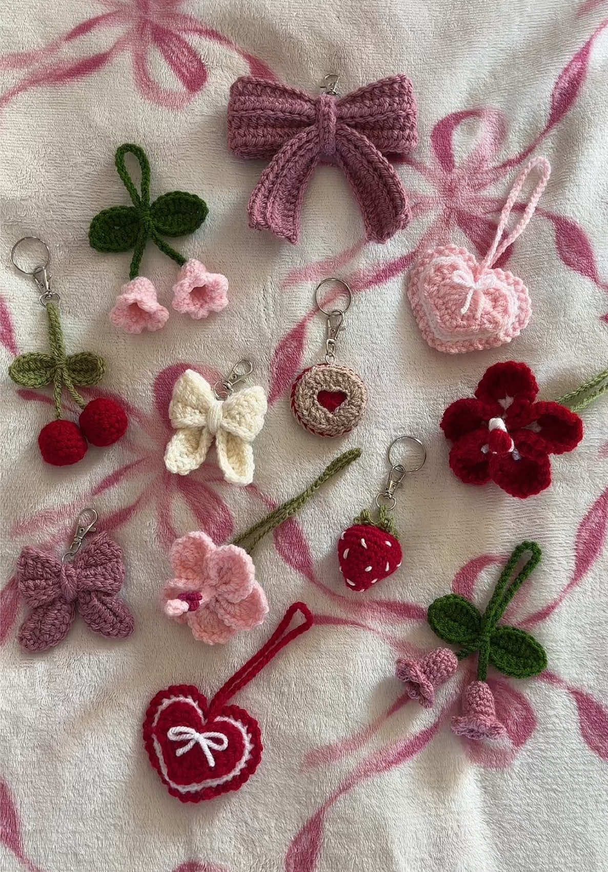 Crochet Bag Charms🫶🏻 #crochet #crochettok #crochetersoftiktok #fyp #foryou #crochetkeychain #crochetbagcharm #bagcharm 