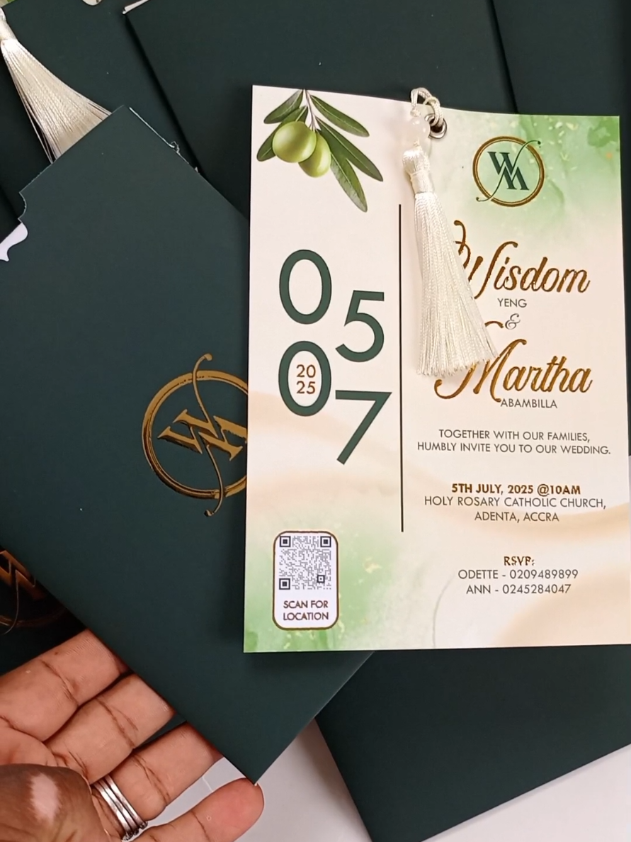 We made this beautiful invite for Wisdom 💍 Martha 🔥 🔥 Contact 0269824503 to order #weddingprogram #wedding #weddinginvitations #placecards #dowrywrapping #dowry #biblebox #dowrybox #engagementenvelopes #moneyenvelopes #money #moneybox #floraldesign #spotvarnish #tags #label #birthday #culture #tradition #purple 