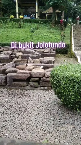 Bumi Bekel Seloleman Trawas Mojokerto Petirtaan Jolotundo.  #jolotundo  #mojopahit  #mojokerto  #gunungpenanggungan  #dibukitindahberbunga  #nusantara #jowopride 