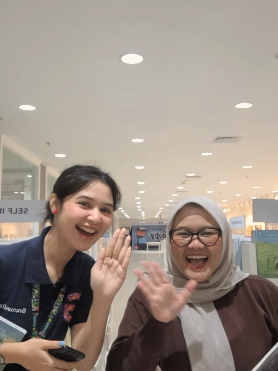 tiktok do your magic mba-mba gramed grage mall cirebon, kataku dan temenku mirip Mikha Tambayong 😭🙏 blm sempet kenalan euuuy 🙂‍↔️ #gramedia #gragemallcirebon #fyp #xybca #tiktokdoyourmagic #cirebon 