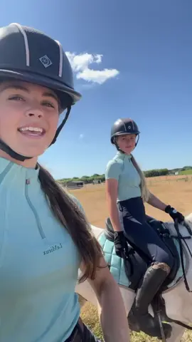 Hacking and singing in the sunshine ☀️ @Harlow White  #fyp #equestrian #harlowandclaudia #hacking #equine #horseriding #matchymatchy #lemieux #lemieuxobsession #lemieuxproductsofficial #aqua #harlowlunawhite #harlowandpopcorn #harlowwhite 