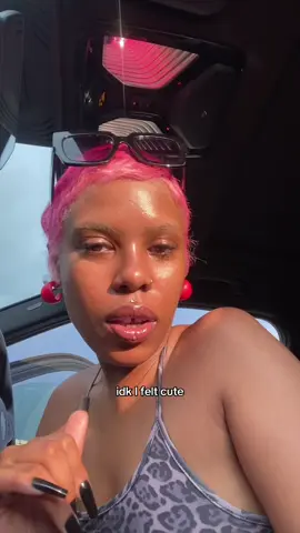 It started pouring mins later & I caught a rainbow🥹🌈💘 • #pixiecut #pinkhair #leoparddress #shorthairinspo 