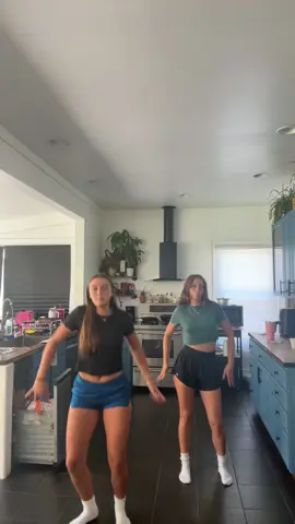 okay so….🤫🤭#fyp #hatterskeephating #summerrrr #lizzo#loveeee #ateee #newdance #random @madi buxton 