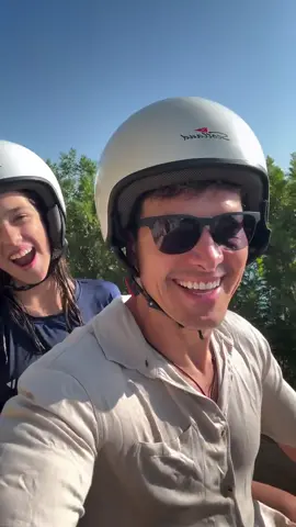 Colecionando memórias com minha filha Helena…Entramos nadando na Grotta Azzura em Capri!Foi lindo e inesquecível! 