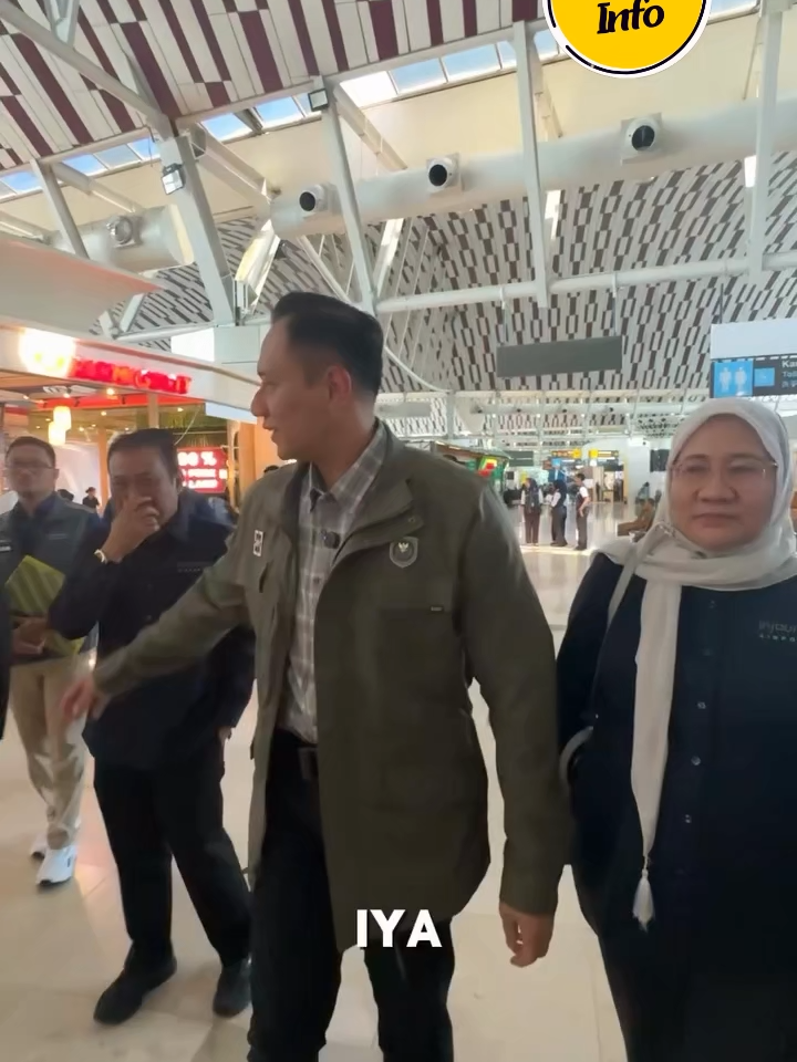 AHY meninjau langsung pengembangan Bandara Sultan Hasanuddin, Makassar, saat transit menuju Palu.