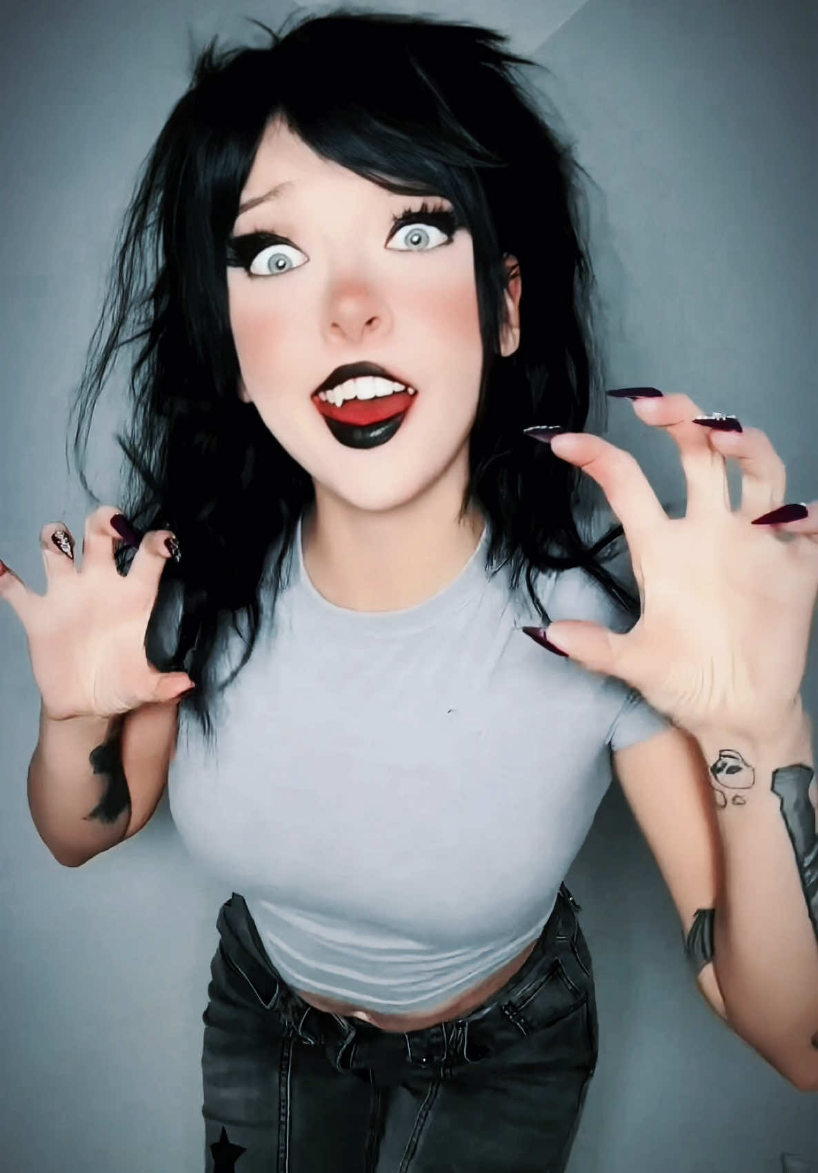 You can crush my hair and take me everywhereee #goth #gothgirl 