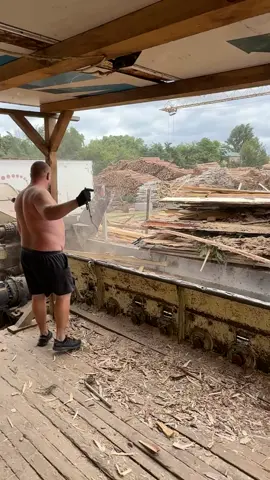 New wood chipper sawmill #entrepreneur #TikTokLearningCampaign #worker #log #wood 