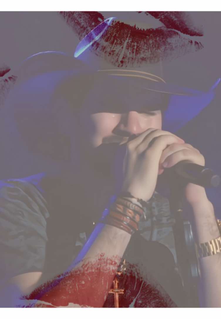 Cada perfume que sentir vai preferir o meu…  #loubet #singular #sertanejo 
