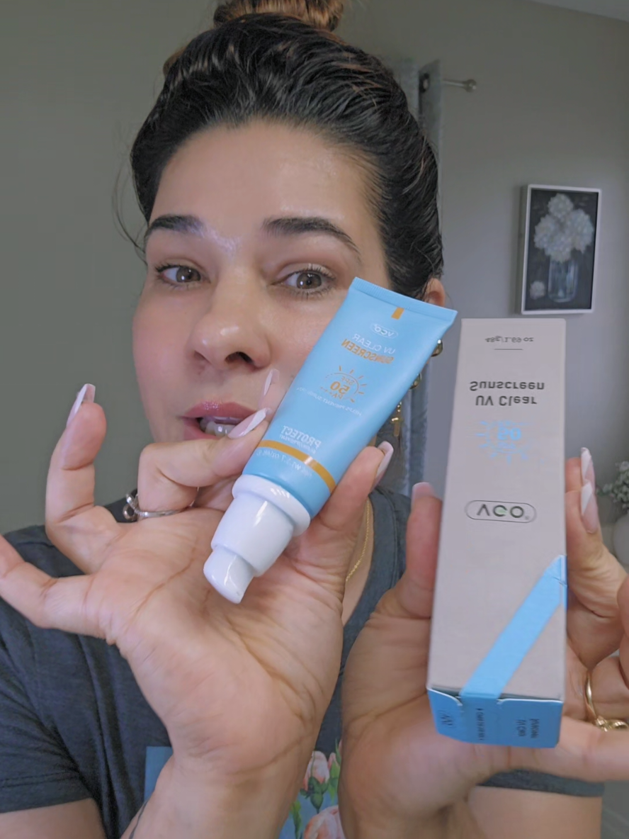 #dealsforyou Dale la bienvenida a una piel libre de manchas. #dealsforyoudays #verano #proctetorsolar #hidratante #skincare #cuidadodelapiel #vgo #beauty 