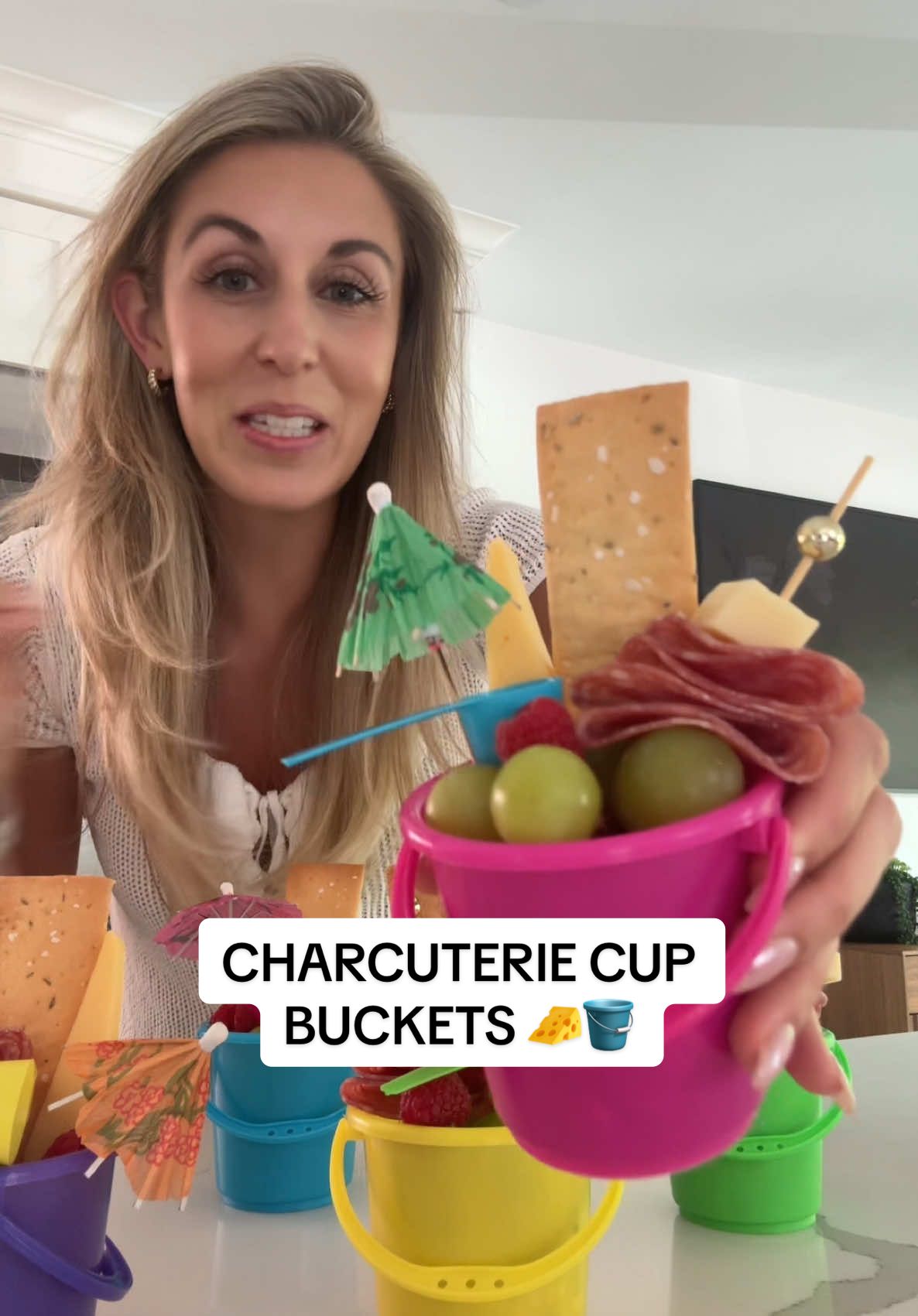 The cutest appetizer for any summer time party 🪣🧀 Fill them with your favorite charcuterie & cheese snacks and you got yourself a cutie handheld summer time snack 🤭 #charcuterie #cheese #charcuteriecup #appetizer #summerfood #partyfood #summerparty 