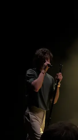 David Kushner preforming “Heaven Sees’ in Brixton @david kushner @Nicole Mitchell @Brent Shows #davidkushner #davidkushnermusic 