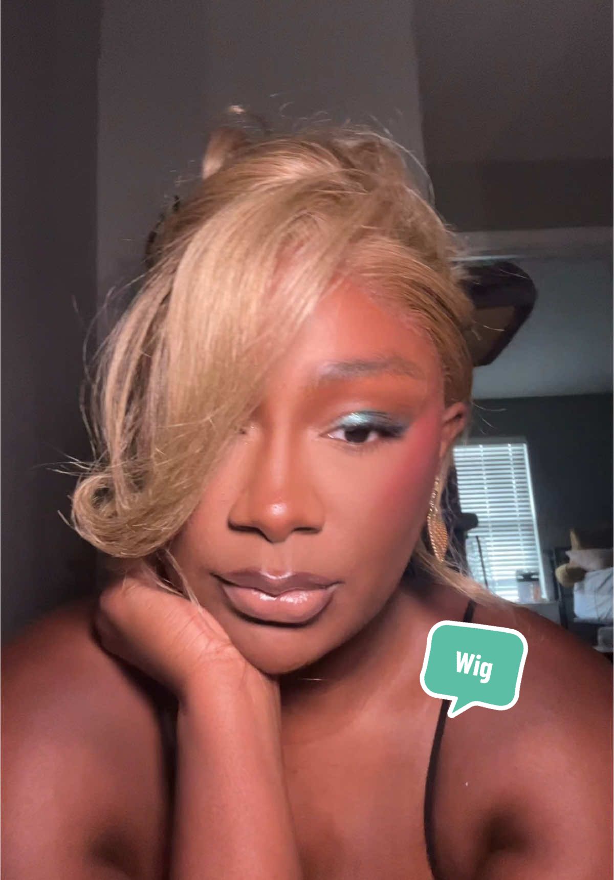 We love a multi purpose bang hunni ✨ @ModelModelhair #markimayhemm #wiginfluencer #modelmodelwigs #ashblondehair #syntheticwig #blackgirlblonde #smokeyblonde #wigtok 