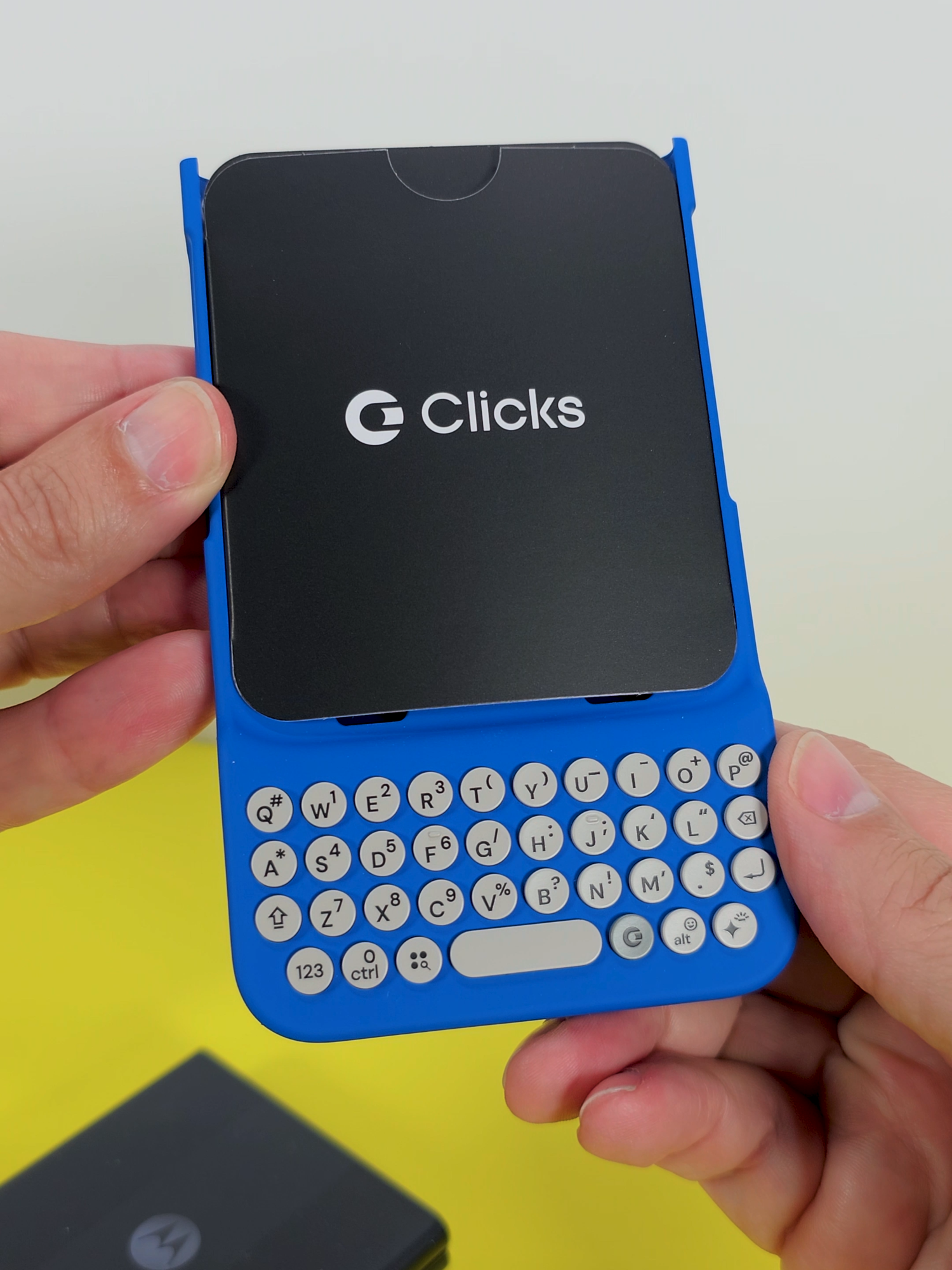 Clicks for Razr Unboxing      As the title implies, it's an unboxing of the Clicks Keyboard for the Moto Razr, including the Razr+, Razr (2024), Razr 50, Razr 50 Ultra, Razr (2025), Razr 60, and Razr Plus (2025). Yes it really does fit them all.  -Amazon affiliate link for the 2024 Motorola Razr + as seen in this video (new):   https://amzn.to/4kgPnVE  -Amazon affiliate link for the 2024 Motorola Razr + as seen in this video (renewed):  https://amzn.to/4leILs0  -Clicks website: https://www.clicks.tech/collections/shop-all (I get nothing if you use this link. I'm just being nice.)   I have no affiliation with Clicks Technology or Motorola. The Clicks  keyboard and 2024 Razr+ featured in this video were bought out of pocket with my own funds.    All original content for this video was shot on the Samsung Galaxy S25 Ultra and the Apple iPhone 15 Pro Max.  (All phones and other recording and editing equipment were purchased out of pocket. Using affiliate links helps me recoup those costs.)  -Amazon affiliate link for the Galaxy S25 Ultra:  https://amzn.to/4ka17KS  -Amazon affiliate link for the iPhone 15 Pro Max: https://amzn.to/3GdlUdv  -Amazon affiliate link for Hollyland Lark M2 Wireless Lav Mic (Android and iPhone): https://amzn.to/3Y8dRbD  -Amazon affiliate link for Softbox 3 Point Lighting Kit: https://amzn.to/3GcTHXB  -Amazon affiliate link for Neewer Full Color Tube Light: https://amzn.to/3EpYZi7  -Amazon affiliate link for GVM Video Lighting Kit-2 pack: https://amzn.to/43Wl2at  -Amazon affiliate link for Insta360 Flow Smartphone Gimbal: https://amzn.to/4iuuRjA   Music track is 