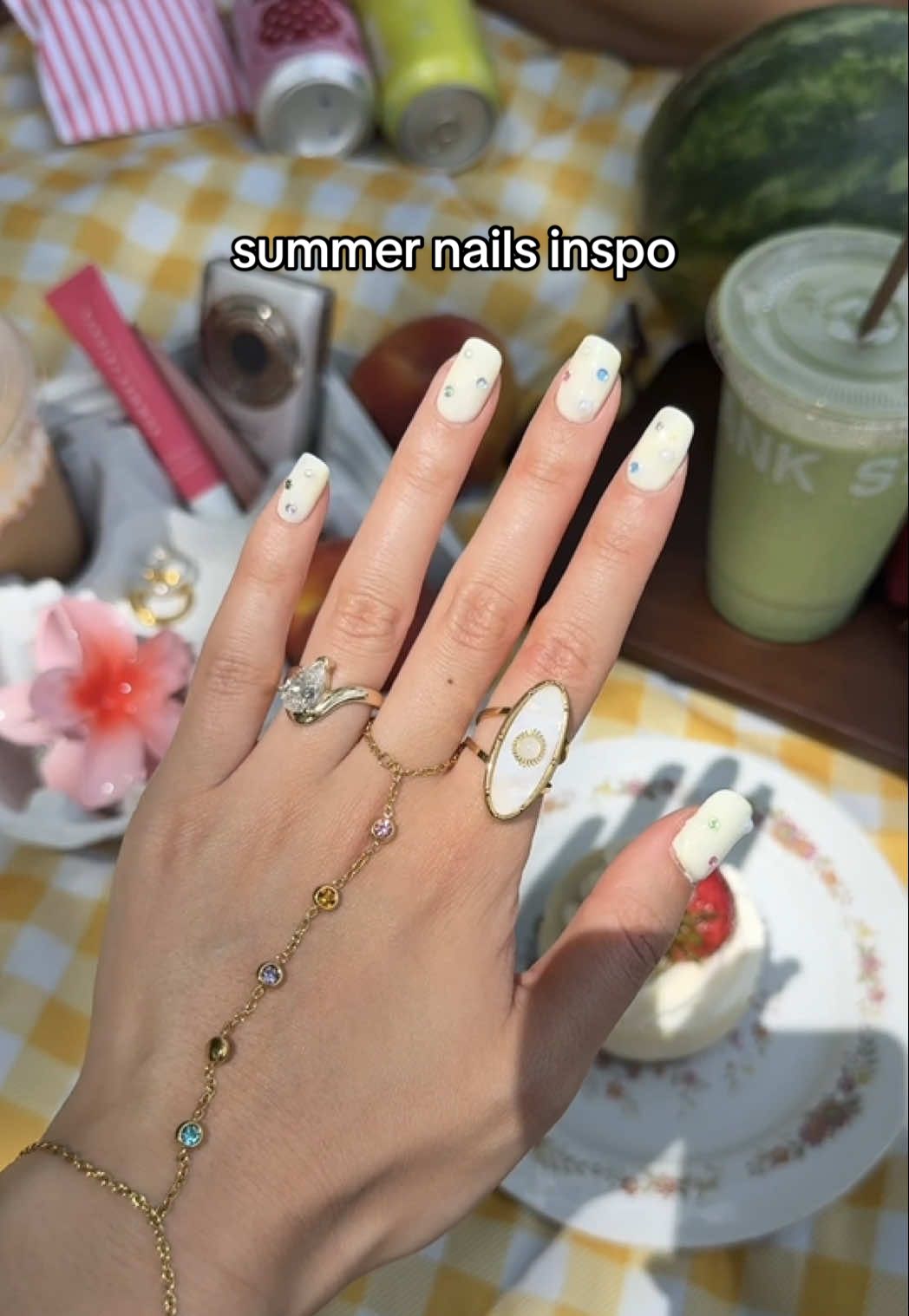 📍the beauty nyc #summernails #nycnailsalon #nycnails #shortnails #butteryellow 