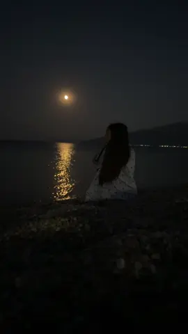 #💚 #fyp #viral #foruyou #youpage #foryoupage #trend #night #beach #nightsummervibes #Summer #plsviral #moon #girls #ohnocleo #ocean