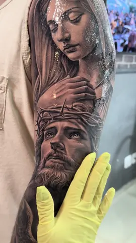 ♥️🙏🏼 Orçamentos e agendamentos pelo WhatsApp 21 99891-3369. 🤗 Cartuchos @_rattori  #LooTattoo #tattoo #tatuagem #carioca #riodejaneiro #rj #jesustattoo #tatuagemjesus #tatuagemsanta #religiontattoo #realismo #tattoorealista #realism #realistictattoo #tatuagemrealista #blackandgreytattoo #tattoonobraço
