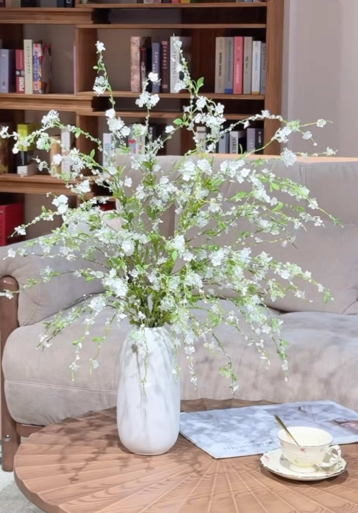 Thanh thoát như sương, dịu dàng như tuyết – đóa tuyết mai không tàn. #tuyetmainhantao #mathienhuong #hoagia #hoanhantao #decor #trangtri #tiemhoamesu #xuhuong 