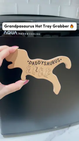 👴🦕 From the kitchen to the heart 💛 Give Grandpa a sweet surprise with this custom dino-shaped bake-a-saurus, engraved with his little raptors!  #GiftForGrandpa #FamilyFun #CustomWoodGift