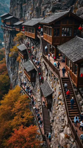 山体塌方，建筑倒塌 #Mountains #collapse #buildings 