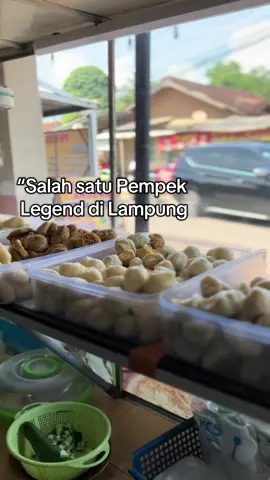 Suka jadi perdebatan, enak pempek lampung atau pempek palembang? Tapi, jujur semuanya enak #kulinerlampung #sigerfoodies #kelilinglampung #fyptiktok 