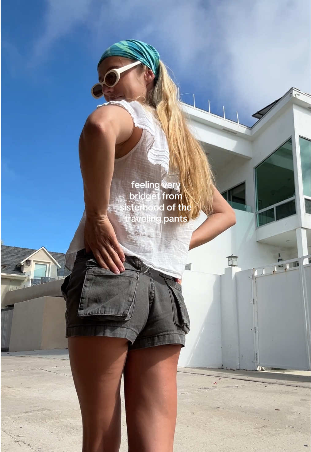 i think it’s the cargo mini shorts and headband combo #OOTD #sisterhoodofthetravelingpants 