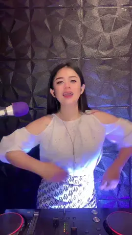 #djthaliadrell #pujaanhati #funkot #indonesiandj #tiktoklive #livehighlights 