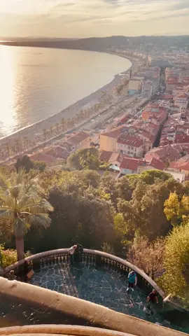 From rooftops to the sea 🌊 Golden light in Nice just hits different ✨ Perfect moment from above this beautiful coastal gem 🇫🇷 #natgeobg #natgeotravel #shotoniPhone #nicefrance #goldenhour #sunsetlovers #travelvideo #frenchcoast #cinematicviews #visualwanderlust #iphonefootage #collineduchateau #droneaesthetic #visualdiary #絶景 #旅行摄影 #自然風光 #ヨーロッパ旅行 #海岸線 📍Nice, France 📱 shot on iPhone