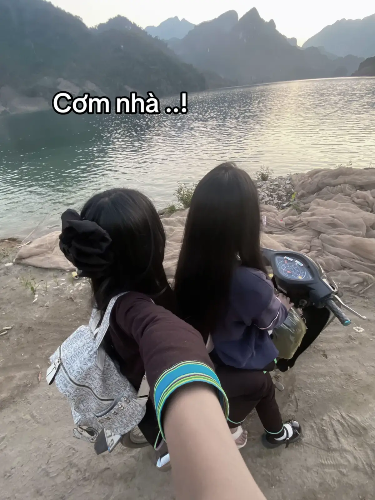 Cơm nhà chan nước có bố có mẹ vẫn hơn cơm thịt nơi xa gia đình. #viral #comnhalanhat #xh #xzyabc 