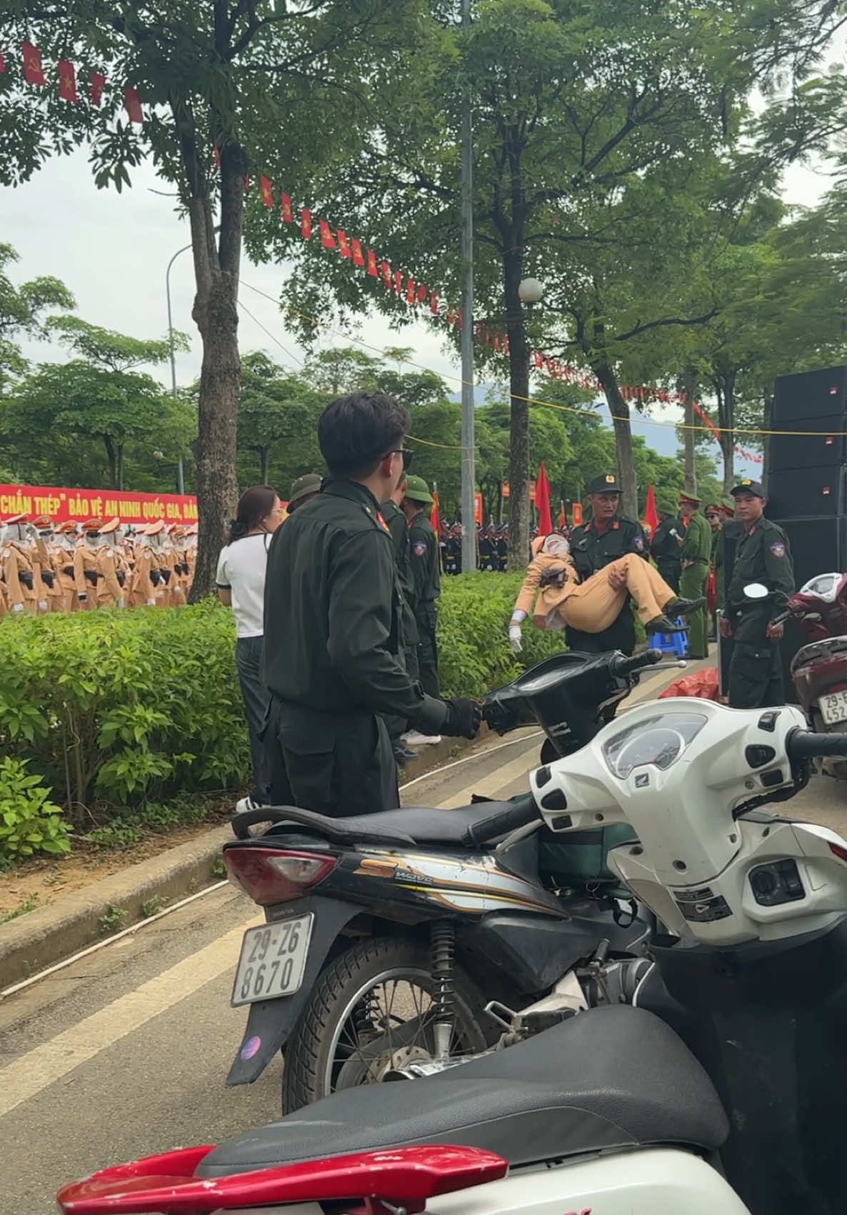 Đằng sau sự nỗ lực của những màn trình diễn đẹp mắt , là sự hi sinh thầm lặng của những người chiến sĩ #a80 #dieubinh #top #viral 