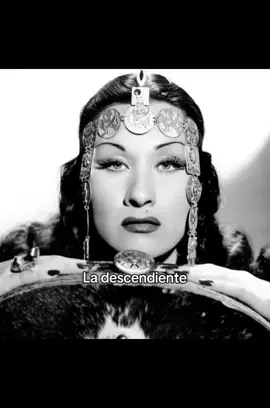 DESCENDIENTE DEL ÚLTIMO EMPERADOR INCA Yma Súmac, mujer descendiente de Atahualpa, el último emperador inca.   Yma nació en Perú el 13 de septiembre de 1922. Fue una cantante soprano sfogato, actriz, modelo, compositora y productora musical. #ymasumac #perú🇵🇪 #peruana #atahualpa #imperioinca #princesainca #incas #historiaperuana #🇵🇪 #ancestros #descendientes #foryoupage #paratiiiiii #fypシ゚ #apoyo? 