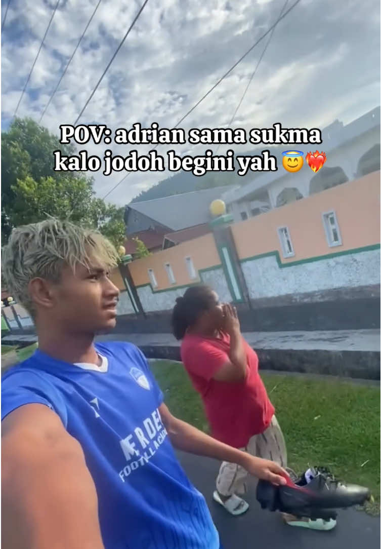@adrian👅  ijin, kalo Tuhan jodohkan modelnya begini kan 😍