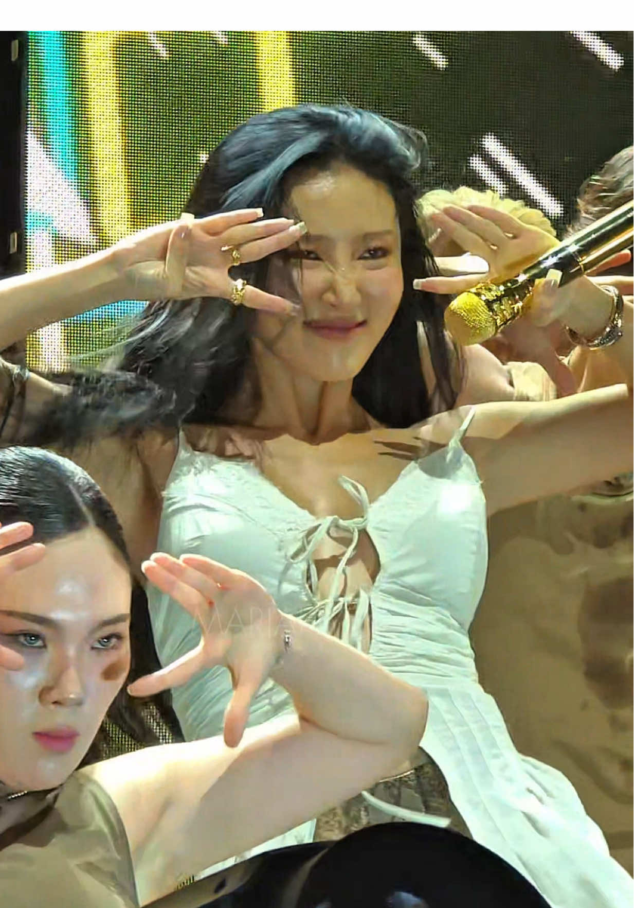 You’re already beautiful, Maria 🫂 #HWASA #MARIA #sundownfestival2025 @official.hwasa
