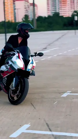 Наслаждайся тем что у тебя есть#motonadin #мотолединамопеде #bmw #s1000rr #мотольвица #мотонадин #надинчик  #краснодар #сочи
