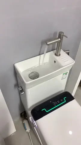 Product Link in Bio The Japanese Toilet Sink Combo is a smart, space-saving solution that brings eco-conscious design into your bathroom. Featuring a sink built right into the toilet tank, it lets you wash your hands with clean water that’s then reused for flushing. Modern, efficient, and hygienic—perfect for minimalist living. Product: Modern Japanese Toilet Top with Sink on Top 1️⃣ No copyright intended. DM for inquiries or collaborations.