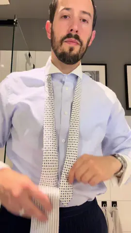 Windsor - Tie @Silvio  Shirt @hockerty  - #anzug #herrenmode #krawatte #tie #suit #suitandtie #cravatta #sprezzatura #abito #traje #OOTD #howto #howtotieatie #moin #hamburg #领带 #outfit #silk #seide #model #suitup #dapper #germany #dandy #stylish #bear #040 #büroalltag #büro [Werbung durch Markennennung,Ad] 