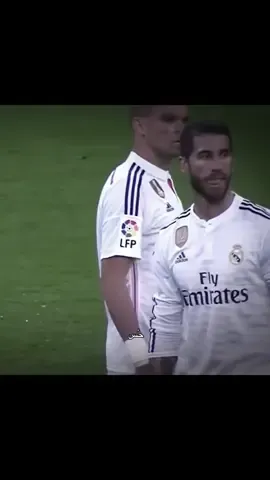 وزراء الدفاع 😓 #اكسبلور #ريال_مدريد #باريس_سان_جيرمان #راموس #بيبي #sergioramos #pepe #realmadrid #parissaintgermain #كاس_العالم_للأندية #fifacwc #روديغير #اسينسيو #fyp @17 #ديمبلي 