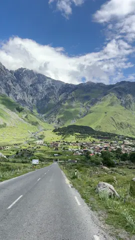😲😲😲#georgia #kazbegi #kazbegimountains⛰️🍃🌿 #kazbegiview #visit #wow #up #good #capcut #fyppppppppppppppppppppppp #fypシ #see #look #viral 