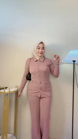 One set knit cakep banget 🩷🩷🩷 #recommendations #outfitideas #dailyoutfits #fypシ゚viral #onesetmurah #knit #ootdhijab 