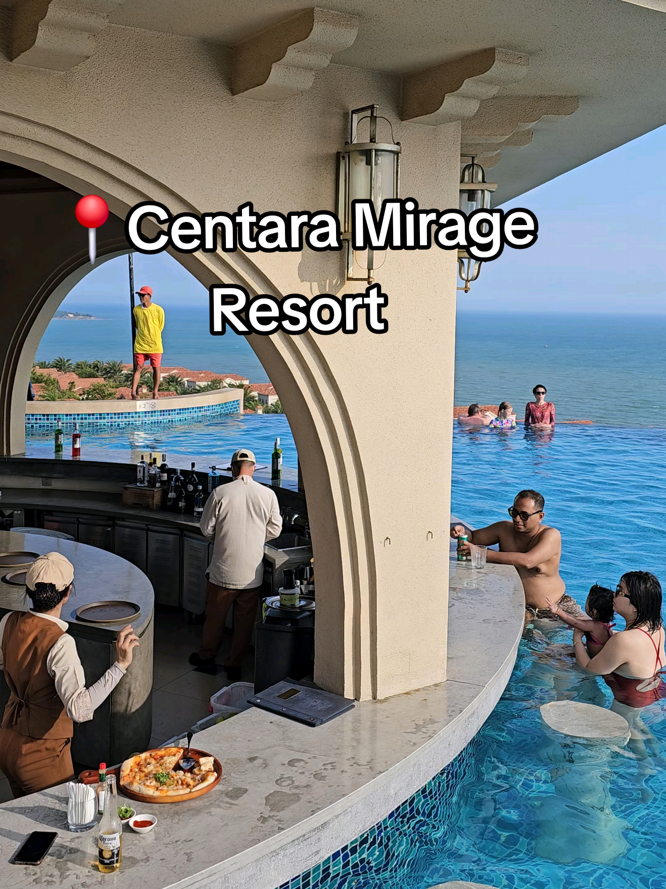 Team đi biển tắm hồ bơi giơ tay 👋 Centara Mirage Resort này được cái hồ bơi vô cực hợp với team này VêL 😅 #centaramiragemuine #muine #hoboivocuc #sea #viral #travel 