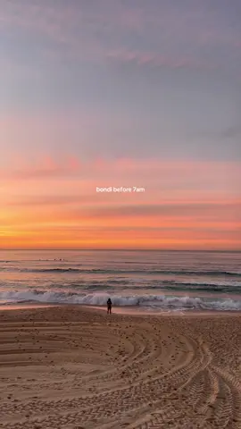 a magical winter sunrise ☁️  #bondi #bondibeach #sydney #australiatiktok #traveltok #sydneyaustralia #australiawinter 