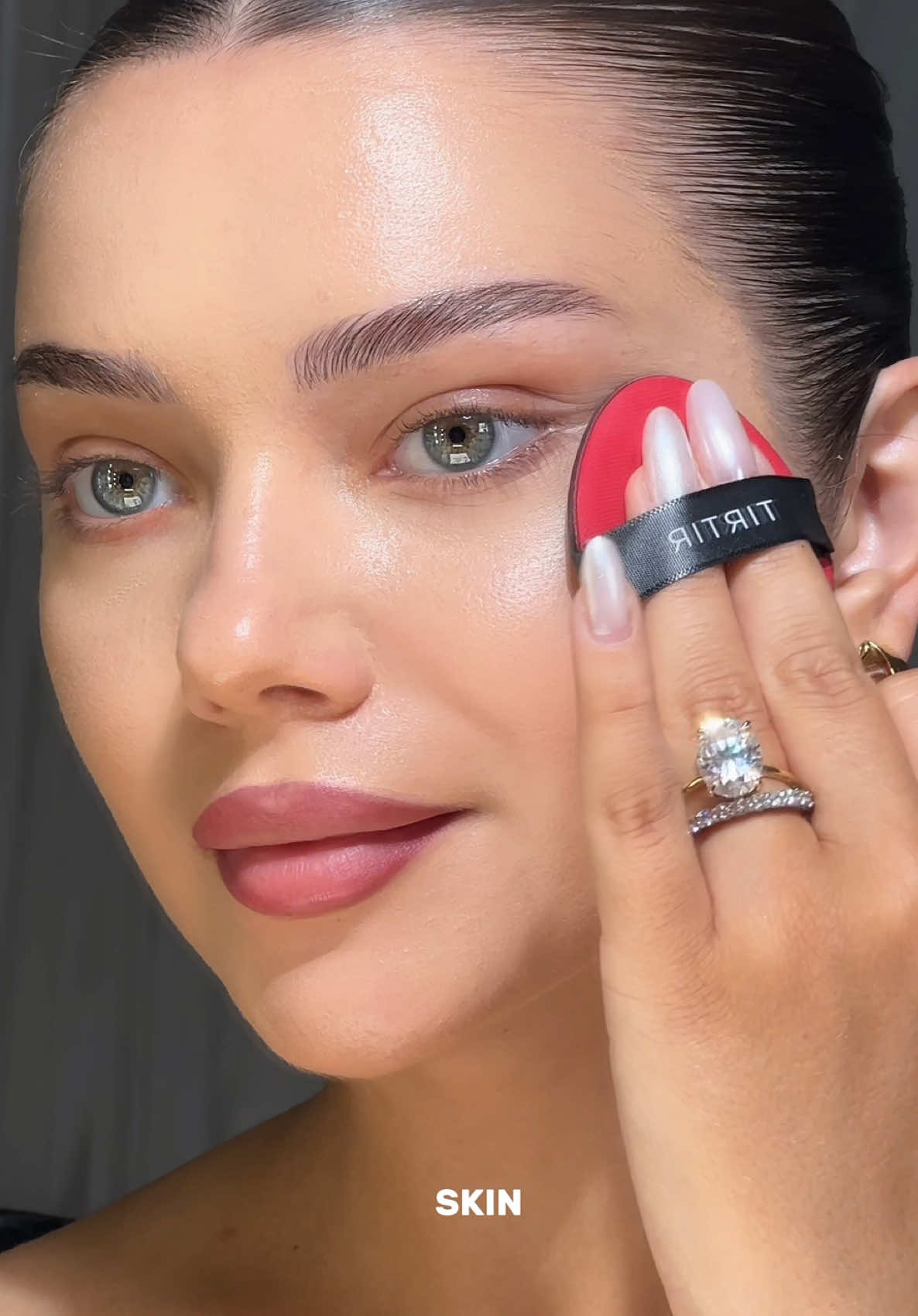 Your fave cushion foundation now comes in liquid. The new @TIRTIR Inc. Mask Fit Red Foundation is full coverage, gives a glowy finish, has a second-skin feel — and it lasts 72 hours?! Spectacular! ✨ Anzeige Link in my bio: Up to 60% OFF for Amazon Prime Day! Buy the Red Cushion or Milk Skin Toner and get a FREE full-sized sunscreen ($18 value). Limited quantities: first come, first served! #tirtir #tirtirpartner #redfoundation #glidenhideconcealer #redtostartredtostay #tirtircushion