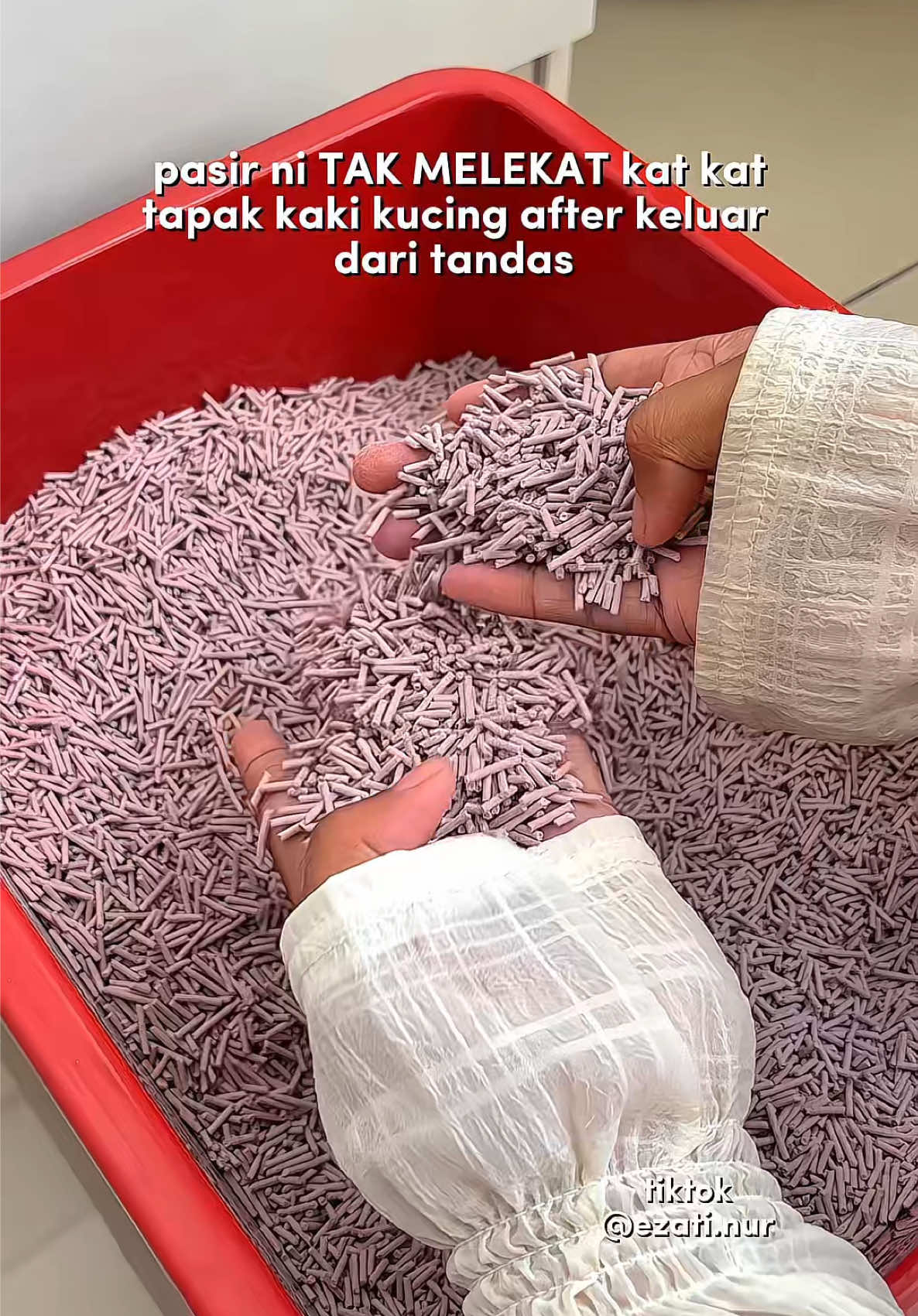 siapa yang bela kucing kat rumah tu lepasni takde dah masalah bau rumah dengan najis kucing.  pakai tofu cat litter ni memang membantu penyerapan bau najis 😍 #pasirkucing #pasirkucingwangi #tofucatlitter #tofu #soartofucalitter #catlitterpad 