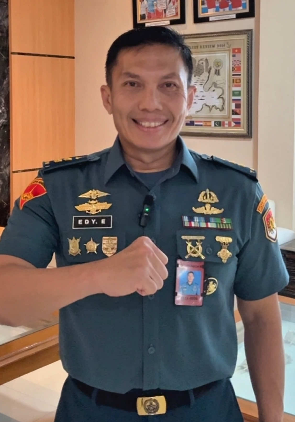 Setiap kebaikan sekecil apapun pastinya akan membawa dampak besar bagi orang lain. Berbuat baik tidak perlu menunggu kaya, cukup dimulai dari hati yang tulus ikhlas.  #tni #tniangkatandarat #tniangkatanlaut  #tniangkatanudara #polri #sinergitastnipolri #tetapsemangat #nkrihargamati #kebersamaan #tnipolri #generasimuda #lintasprajurit #militer  #pengabdinegara #infojakarta #info  #semangat #viral #indonesia  #generasiz #generasipenerus #jamannow  #military #fyp #kekinian