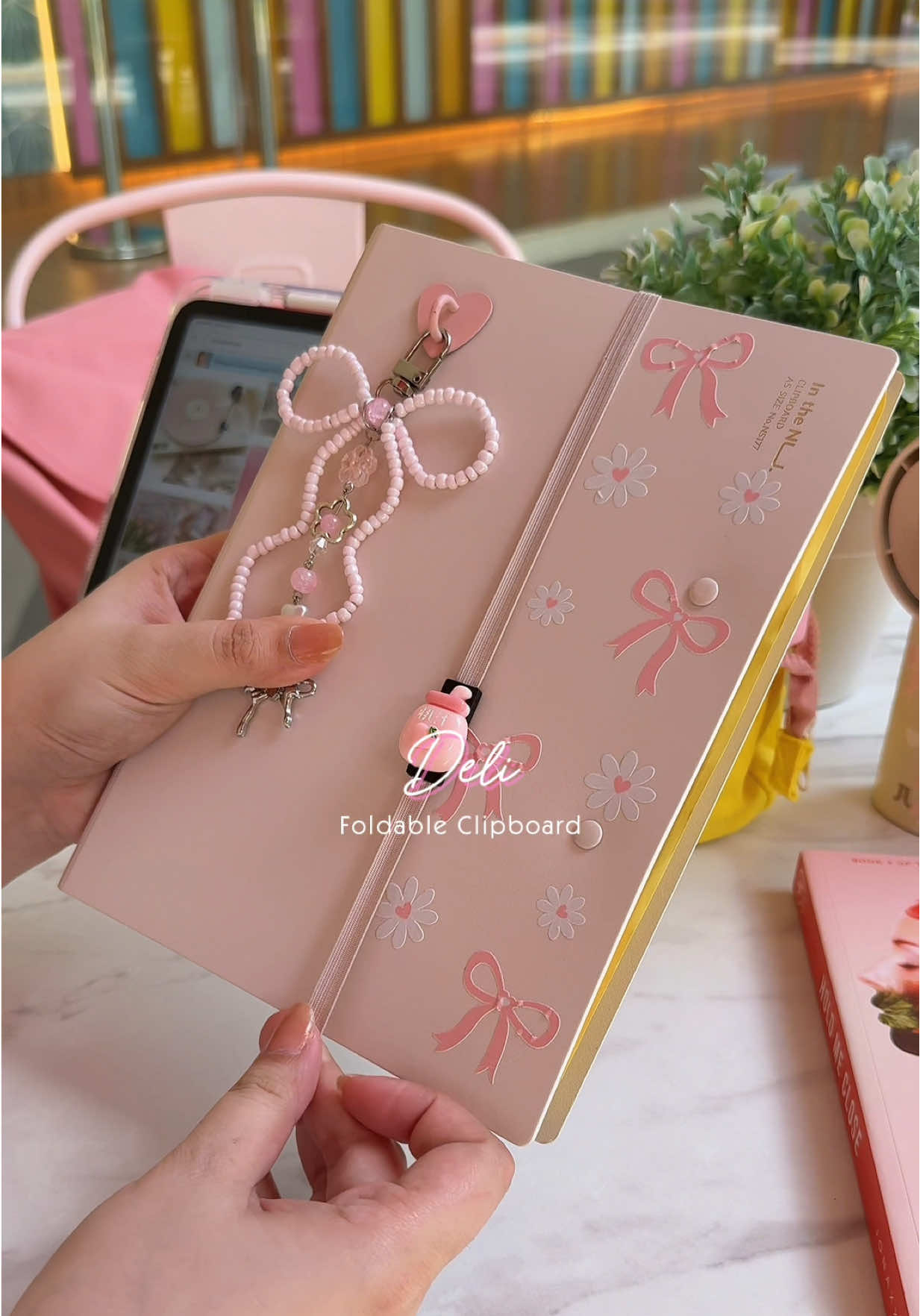 Replying to @nnn A5 foldable clipboard for my small bag girlies 💖  #foldableclipboard  #clipboard #schoolsupplies #portablefilefolder #stationery 