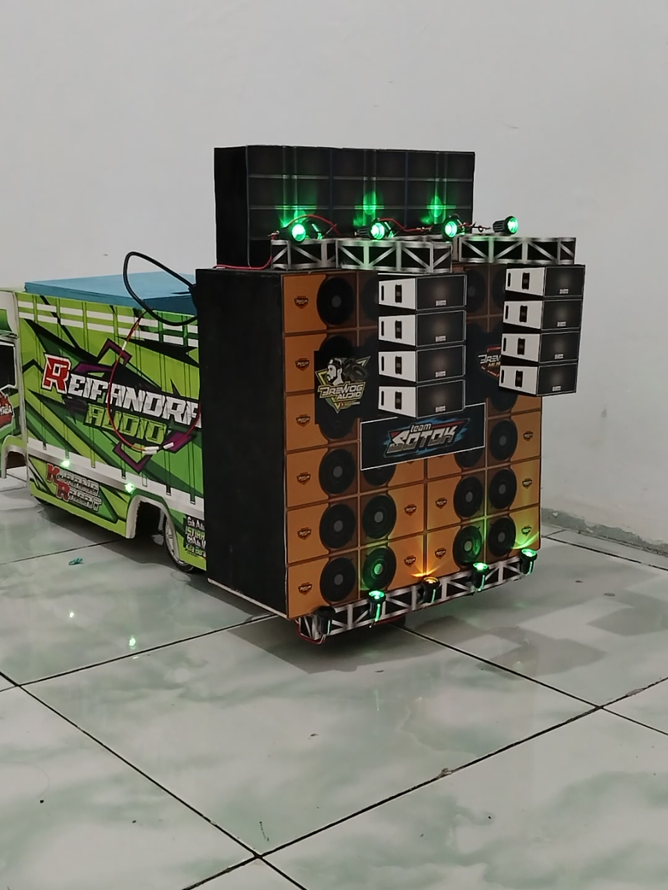miniatur sound sistem, miniatir truck sound sistem,  reifandra audio, di kirim ke daerah blitar, monggo yang mau pesen bisa hub no wa. 083857272501. jauh bisa bantu kirim-kirim jamin amanah 100%,  terimakasih.  #brewog_audio #brewogashleynusantara #blizzard #fyppppppppppppppppppppppp #fypage 