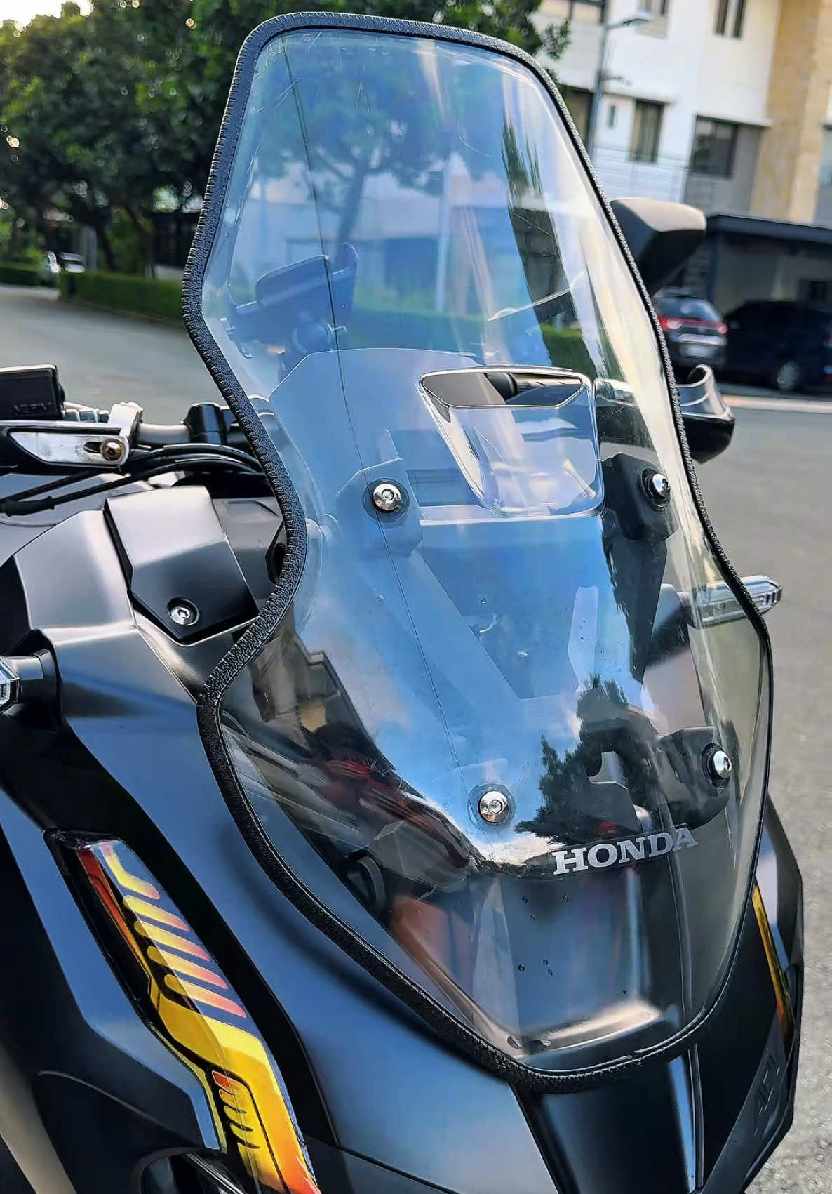 Magkakabuhay talaga ang plain na plain na windshield ng motor mo kapag nilagyan mo ng strip na ito. Ang ganda nya at kahit sa sasakyan, pwedeng pwede ito! #motorcycles #motorcycle #motorcycletools #motorcycleaccessories #hondaadv #hondapcx #yamahanmax #yamahaaerox #yamahamotorcycle #hondamotorcycles #cartools 